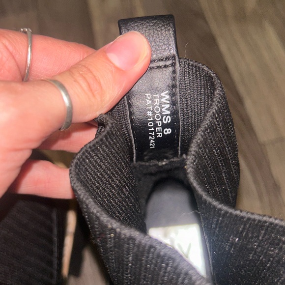 Dolce Vita Darcel Chelsea Boots - Picture 7 of 7